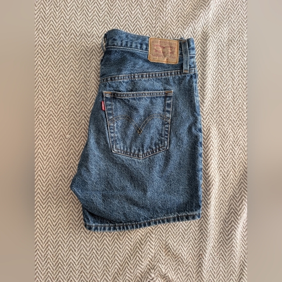 Levi's Women's Blue Jean Shorts - Picture 6 of 7